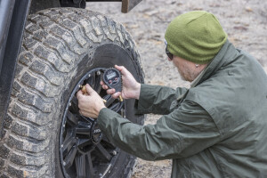 How to check 4x4 tyre pressures